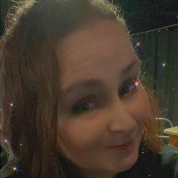 Meet your Posher, Steph - Picture 1 of 2